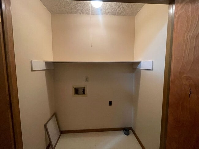 Building Photo - COMING SOON Cozy House 3 bed 2 bath 2 car ...