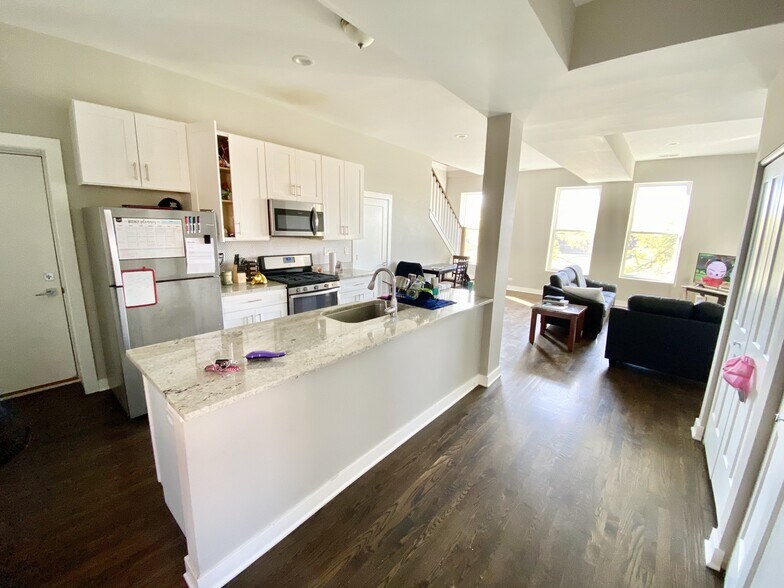 Building Photo - 1854 W 18th St