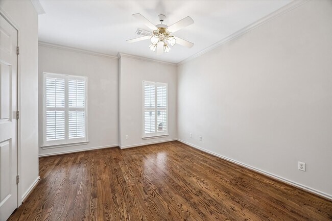 Building Photo - 1811 Devonshire Crescent