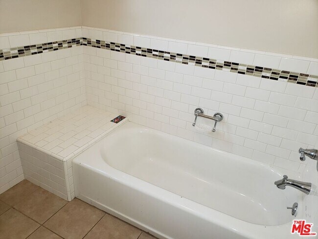 Building Photo - 1729 S Carmelina Ave