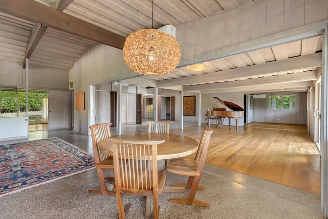 Building Photo - Diamond Head Mid-Century Modern Home