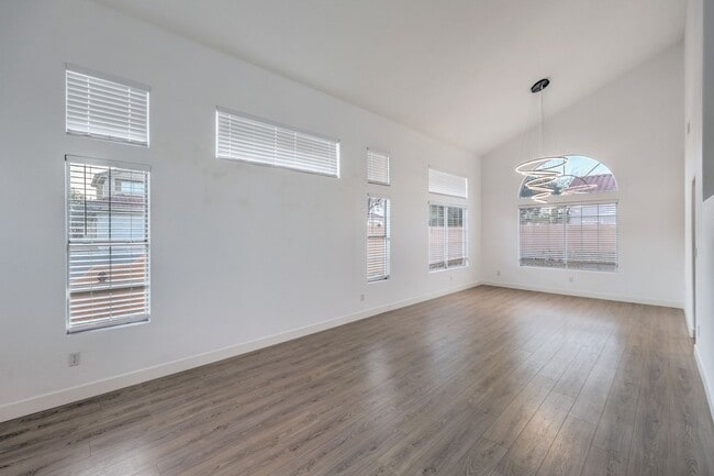 Building Photo - Beautiful 4BR / 3BA Corner-Lot Home with Designer Finishes