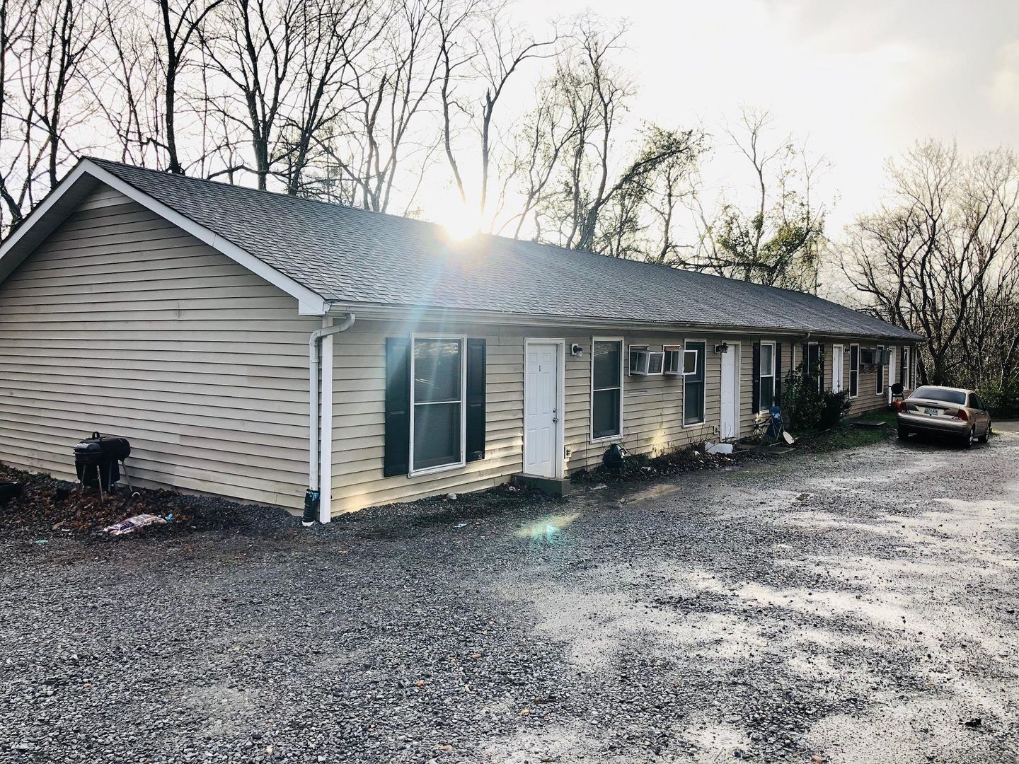 Building Photo - 506 B St