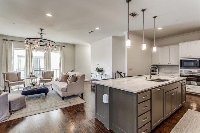 Building Photo - 3515 Normandy Ave