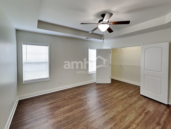 Building Photo - 107 Buster St