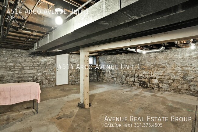 Building Photo - Charming 2-Bedroom Unit Near The Grove!