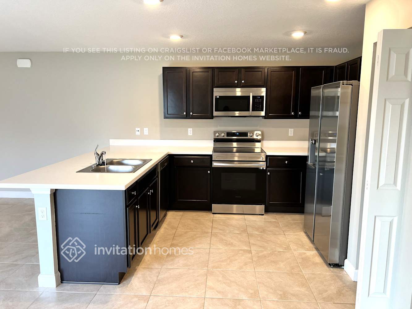 Building Photo - 2677 SW Fair Isle Rd