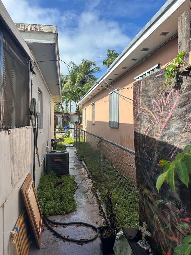 Building Photo - 2375 NE 137th St