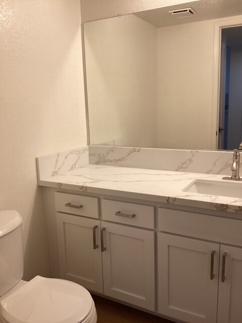 Building Photo - "Charming 2-Bed Condo with Cozy Fireplace & Modern Comforts in Lancaster!"