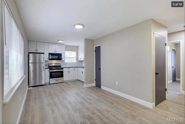 Building Photo - Easy Living in a Fresh Florissant Home