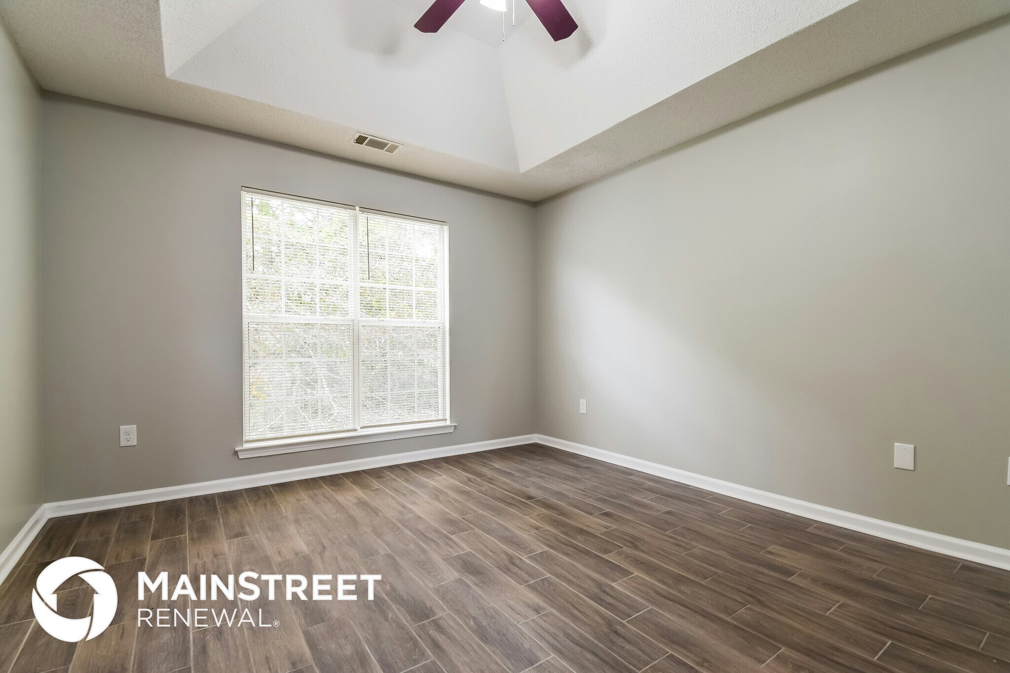 Building Photo - 9407 Rollinghills Dr