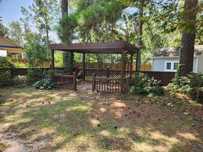 Building Photo - 205 N Hamptons Pl