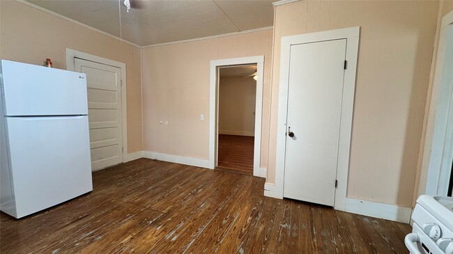 Building Photo - 9149 Johns St