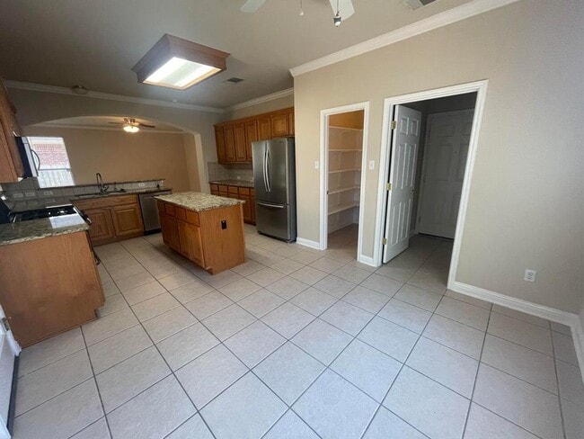 Building Photo - 2204 Voyageurs Ln