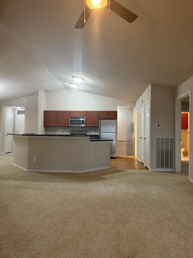 Building Photo - 2 BD with Garage - Dog Park - Resort Pool ...