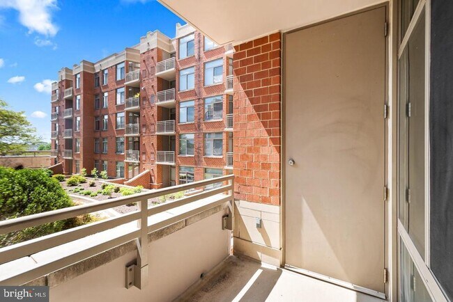Building Photo - 3600 S Glebe Rd