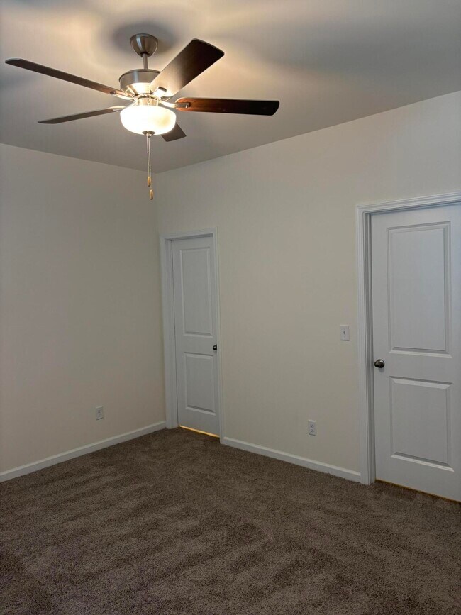 Building Photo - 372 Acorn St