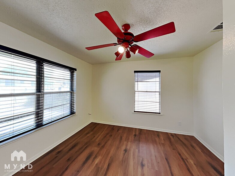 Building Photo - 4802 Hilldale Dr