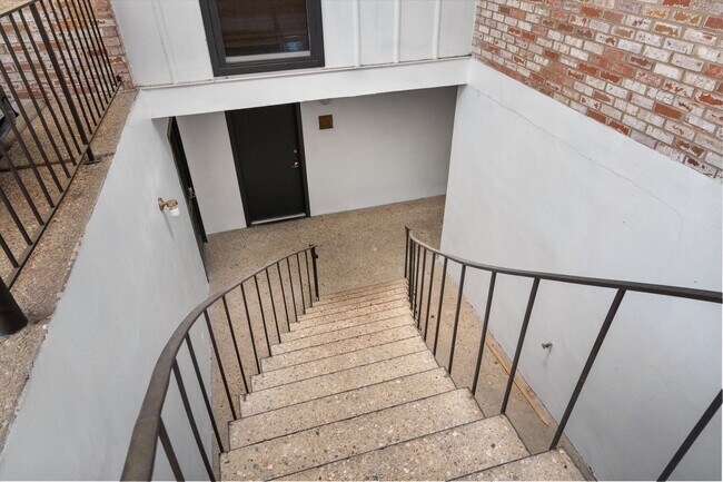 Building Photo - 2704 San Pedro St