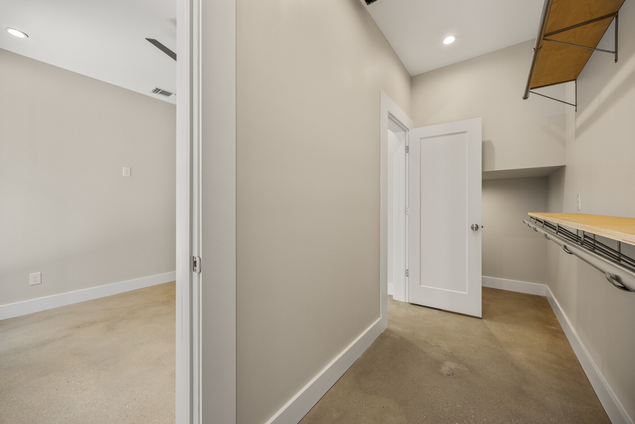 Building Photo - 626 Delaware St