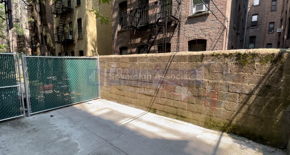 Building Photo - 22 St Nicholas Pl