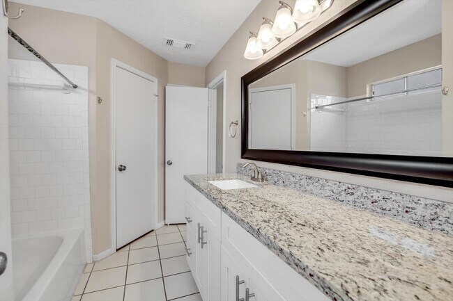 Building Photo - 20235 Apache Gardens Ln