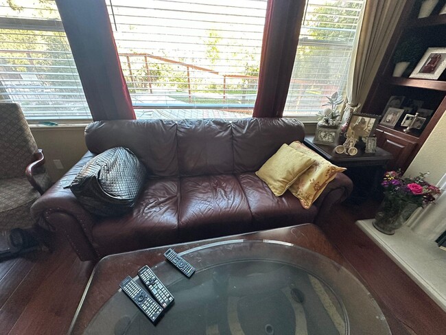 Building Photo - 1013 Ridgeview Dr