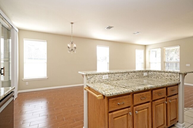 Building Photo - 106 Sunflower St