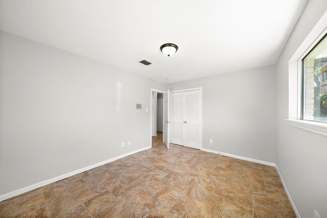 Building Photo - 7710 Antoine Dr