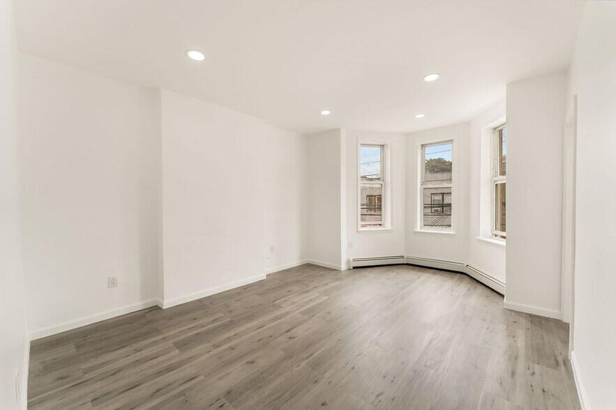 Building Photo - 393 Baldwin Ave