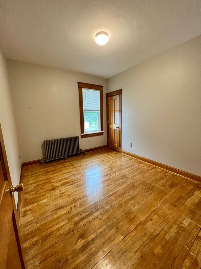 Building Photo - 2016 53rd St