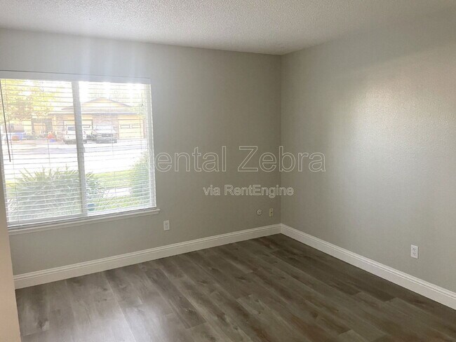 Building Photo - 1313 Floyd Ave