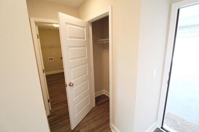 Building Photo - 6083 Forest Dr