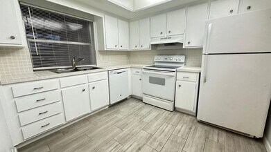 Building Photo - 1911 NE 28th Ct