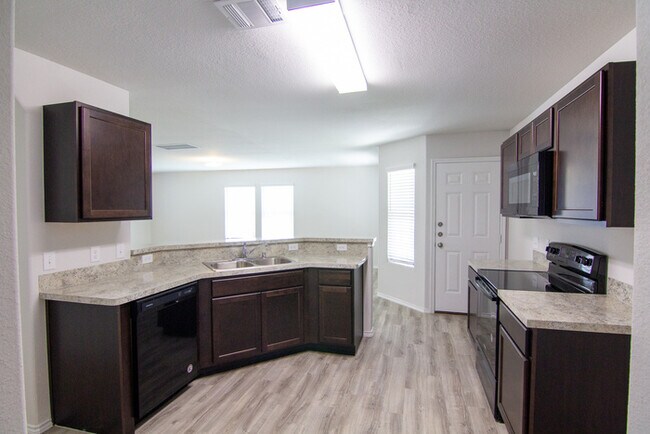 Building Photo - Leonard Crossing - 1006 Rice Drive, Bryan,...