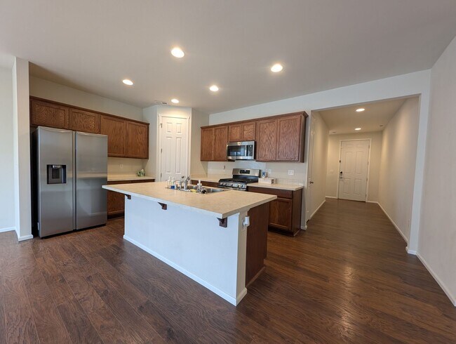 Building Photo - One Story Living in Port Orchard! Large 3 Bedroom Available for Rent!