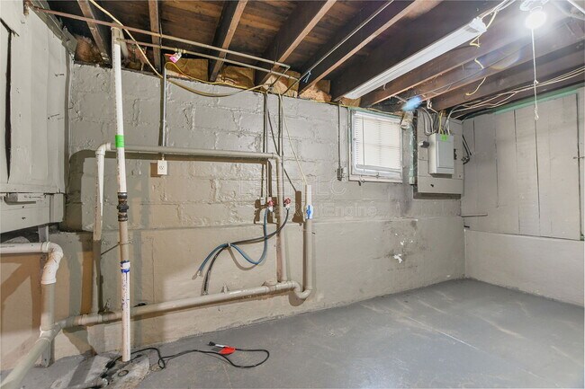 Building Photo - 650 S 43rd St