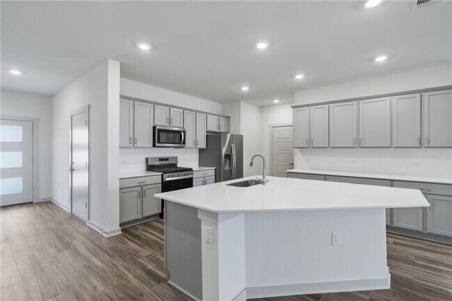 Building Photo - Gorgeous home available August 1!