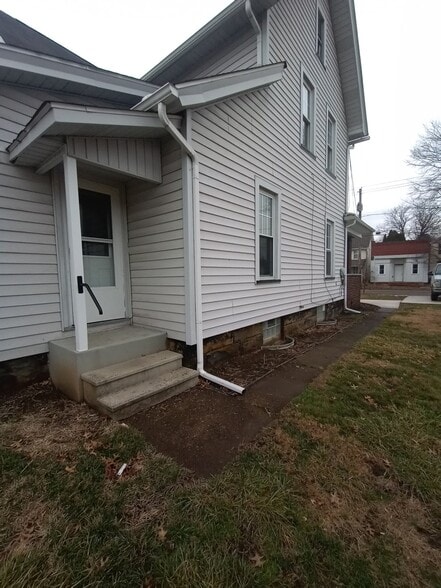 Building Photo - 825 Tremont Ave SW