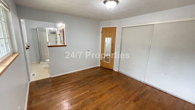Building Photo - Charming 3 BD | 2 BA House with Large Back...