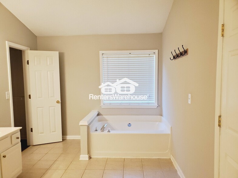 Building Photo - 2706 Cottesford Dr SE