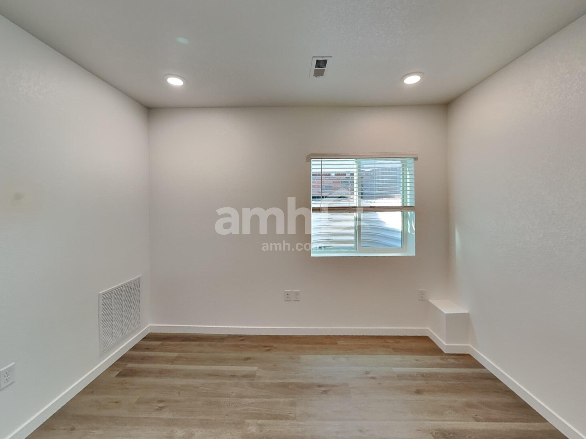 Building Photo - 26101 E Calhoun Pl