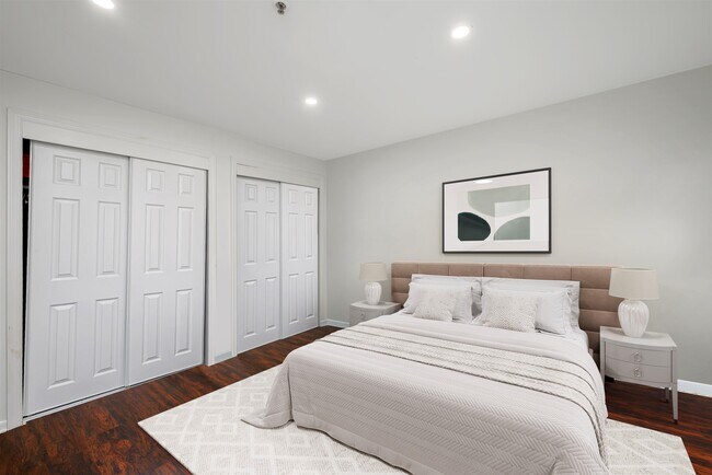 Building Photo - 476 Monmouth St