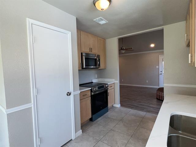 Building Photo - 5728 Shady Springs Trail