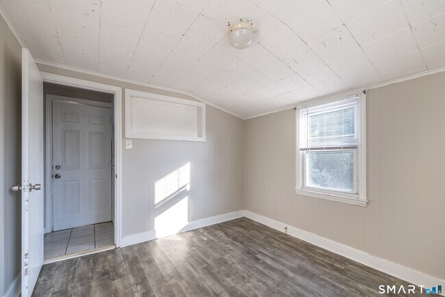 Building Photo - 793 Brewster St