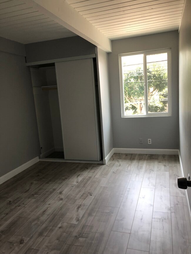 Building Photo - 992 Emerson St