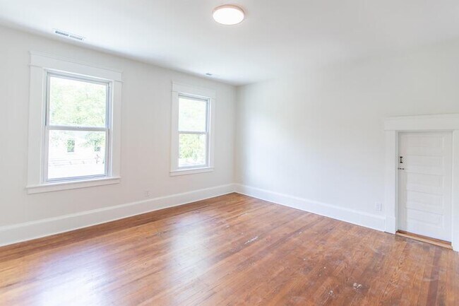 Building Photo - 208 N Guthrie Ave