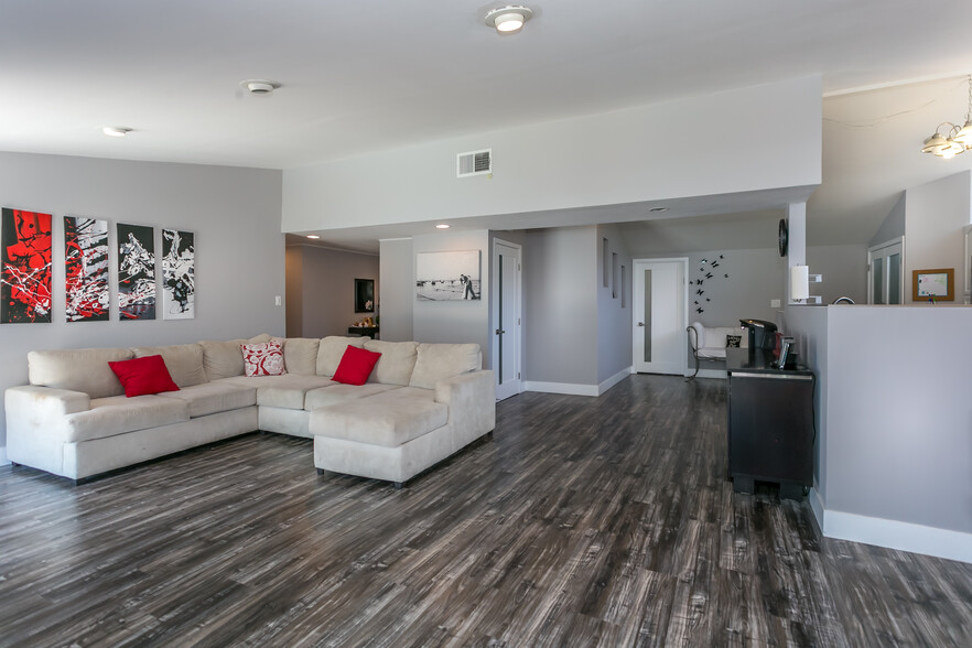 Building Photo - 6345 Jumilla Ave