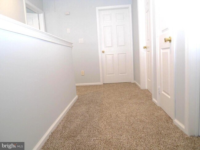 Building Photo - 2701 Saxony Dr