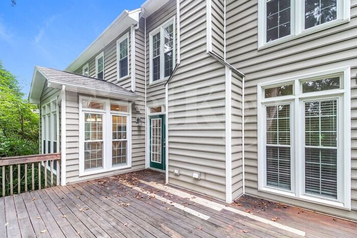 Building Photo - 5386 Beechmont Dr